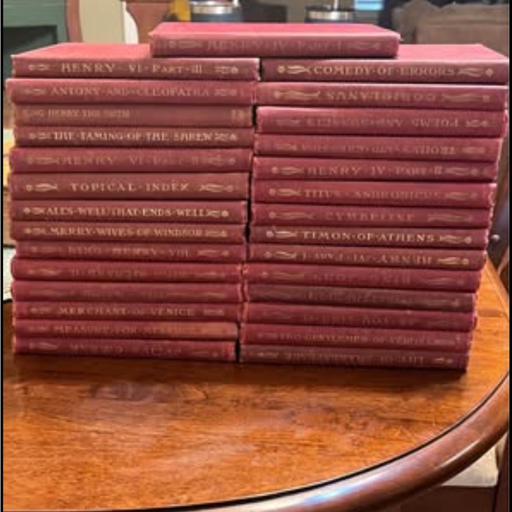 1901 set of 29 William Shakespeare plays.  Excellent and beautiful illustration